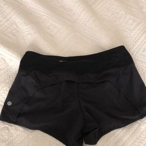 Lululemon black run times short ll size 6